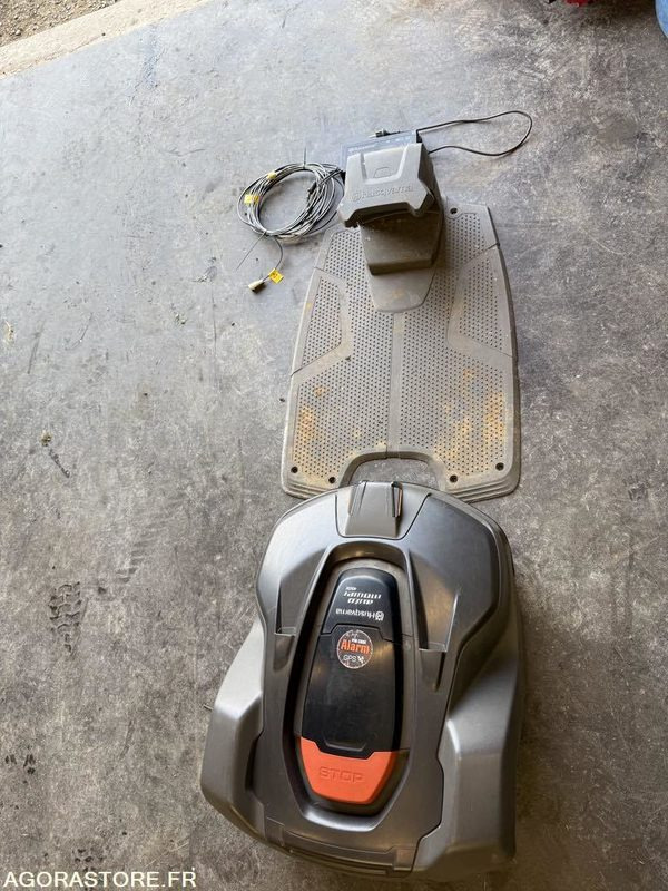 ROBOT de tonte 450x Husqvarna occasion 2022 5000m2 - Gressklipper: bilde 3 ROBOT de tonte 450x Husqvarna occasion 2022 5000m2 - Gressklipper: bilde 3