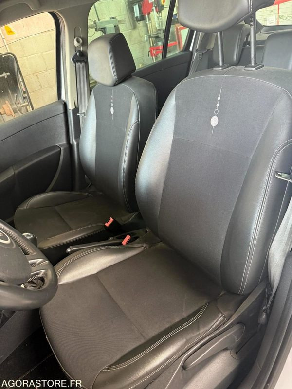 Renault Clio 3 139178 kms 2012 - Personenbil: bilde 5 Renault Clio 3 139178 kms 2012 - Personenbil: bilde 5
