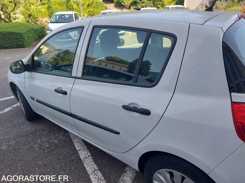 Renault Clio Blanche BW707VC de 2011 - 100300 km - Personenbil: bilde 2 Renault Clio Blanche BW707VC de 2011 - 100300 km - Personenbil: bilde 2