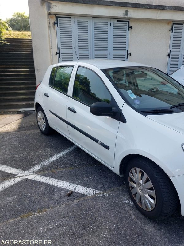 Renault Clio Blanche BW707VC de 2011 - 100300 km - Personenbil: bilde 1 Renault Clio Blanche BW707VC de 2011 - 100300 km - Personenbil: bilde 1