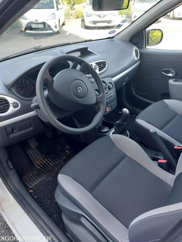 Renault Clio Blanche BW707VC de 2011 - 100300 km - Personenbil: bilde 3 Renault Clio Blanche BW707VC de 2011 - 100300 km - Personenbil: bilde 3