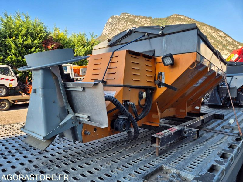 SALEUSE EPOKE S-2300 E 2000 AVEC MOTEUR AUXILIAIRE - Hageutstyr: bilde 4 SALEUSE EPOKE S-2300 E 2000 AVEC MOTEUR AUXILIAIRE - Hageutstyr: bilde 4