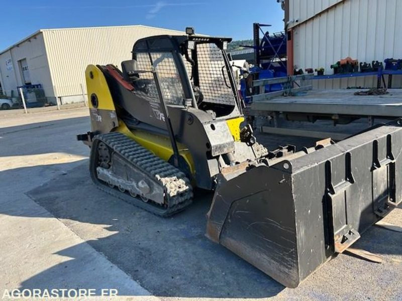 SKID JCB T190 2007 1150 HRS AVEC GODETS, FOURCHE ET TOMBEREAU - Laster: bilde 1 SKID JCB T190 2007 1150 HRS AVEC GODETS, FOURCHE ET TOMBEREAU - Laster: bilde 1