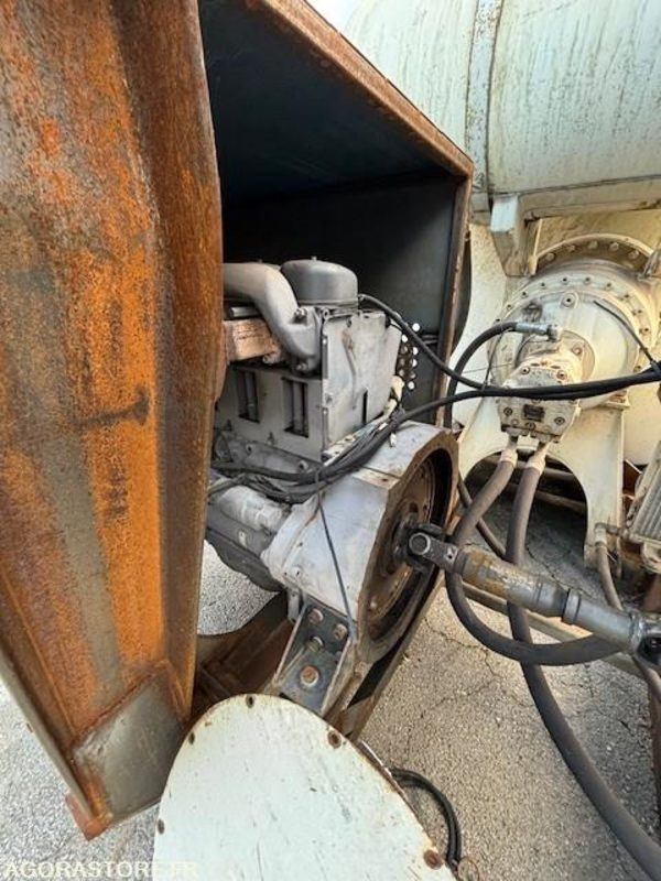 TOUPIE MALAXEUR 8M3 AMPLIROLL AVEC MOTEUR AUXILIAIRE - Stasjonær betongpumpe: bilde 4 TOUPIE MALAXEUR 8M3 AMPLIROLL AVEC MOTEUR AUXILIAIRE - Stasjonær betongpumpe: bilde 4