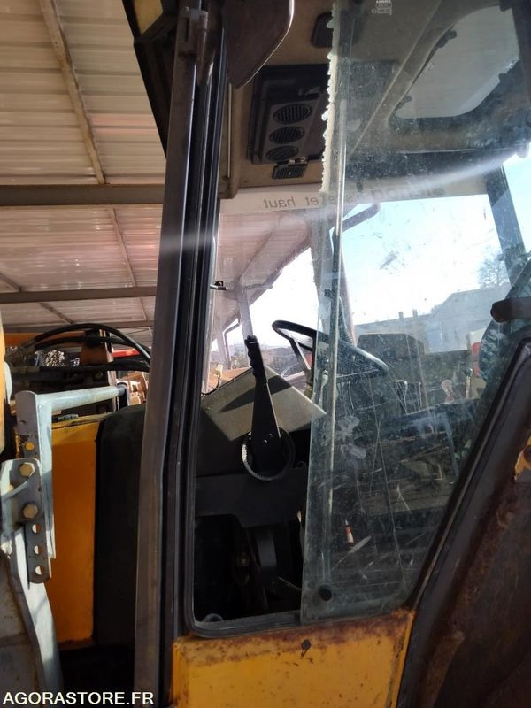 TRACTEUR CHARGEUR RENAULT 754 - 70 CV - Traktor: bilde 3 TRACTEUR CHARGEUR RENAULT 754 - 70 CV - Traktor: bilde 3