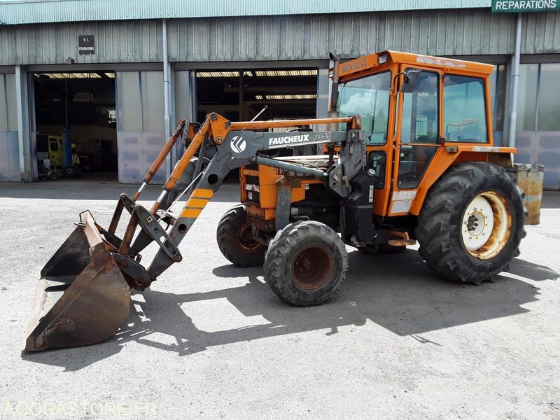 TRACTEUR RENAULT 600M chargeur D3099 - Traktor: bilde 1 TRACTEUR RENAULT 600M chargeur D3099 - Traktor: bilde 1