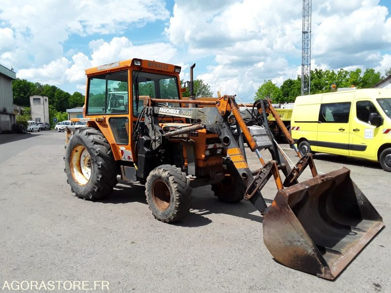 TRACTEUR RENAULT 600M chargeur D3099 - Traktor: bilde 2 TRACTEUR RENAULT 600M chargeur D3099 - Traktor: bilde 2