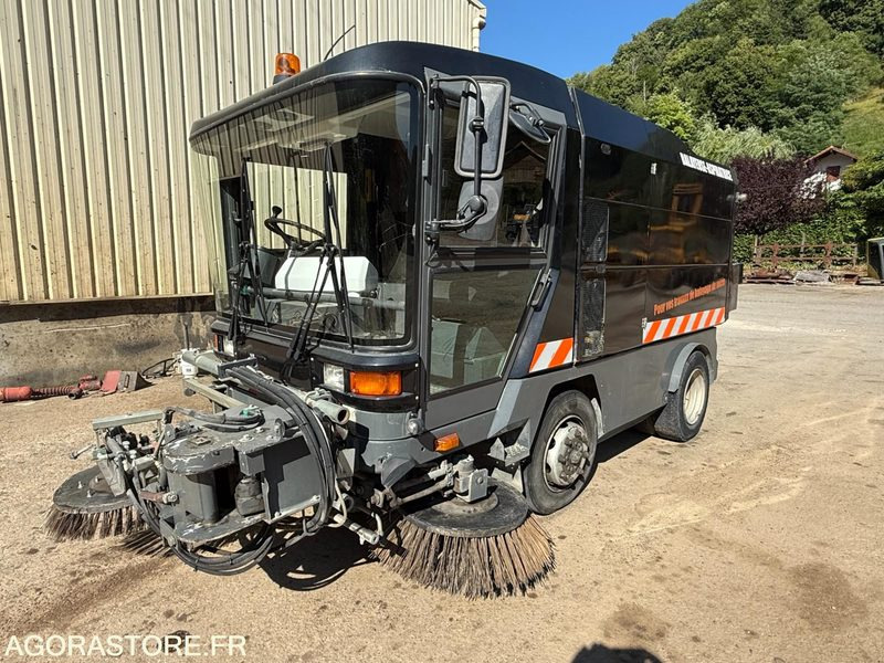 Balayeuse aspiratrice MATHIEUX C 560-2003-6077 Heures - Feiebil: bilde 1 Balayeuse aspiratrice MATHIEUX C 560-2003-6077 Heures - Feiebil: bilde 1