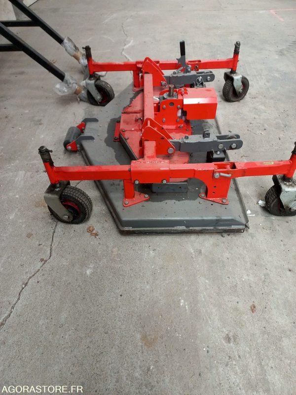 Coupe de tondeuse mulchng Morgneux TMC 150 fixation Kubota - Gressklipper: bilde 1 Coupe de tondeuse mulchng Morgneux TMC 150 fixation Kubota - Gressklipper: bilde 1