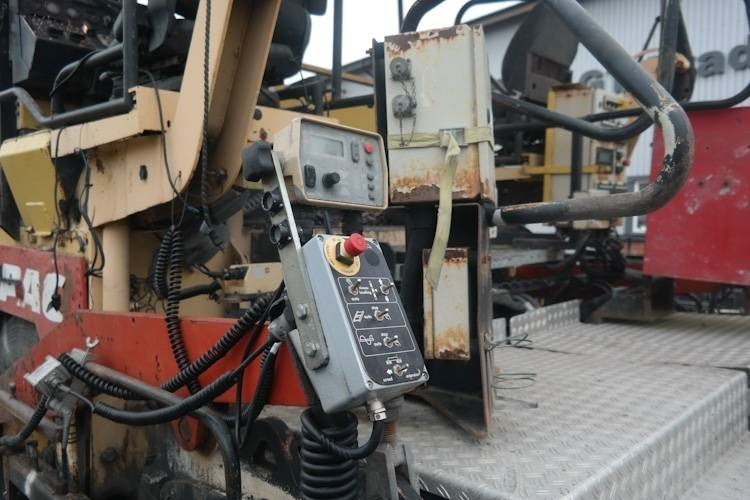 Dynapack F121 4WD - Asfaltutlegger: bilde 4 Dynapack F121 4WD - Asfaltutlegger: bilde 4