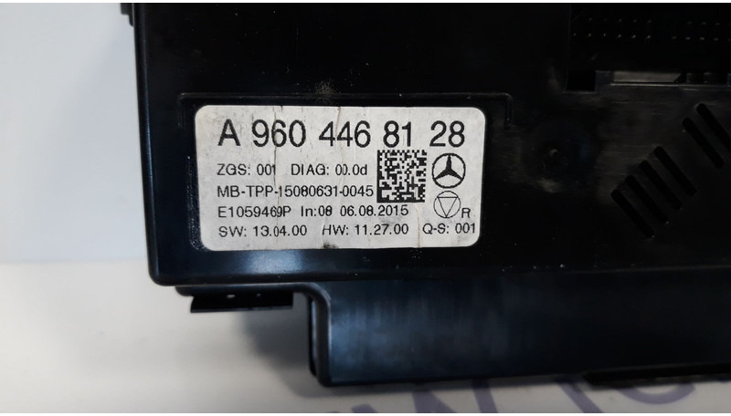 Mercedes-Benz AC Air conditioning control unit - Instrumentpanel for Lastebil: bilde 3 Mercedes-Benz AC Air conditioning control unit - Instrumentpanel for Lastebil: bilde 3