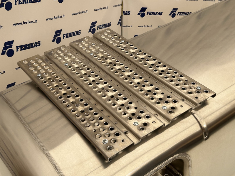 Mercedes-Benz Fuel tank 880L + 90L AdBlue - Drivstofftank for Lastebil: bilde 4 Mercedes-Benz Fuel tank 880L + 90L AdBlue - Drivstofftank for Lastebil: bilde 4