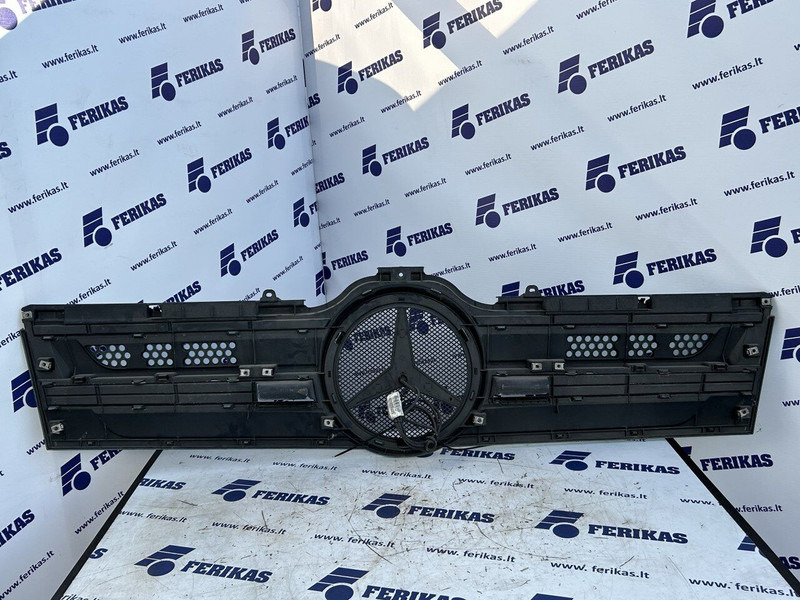 Mercedes-Benz bonnet grill with illuminated logo - Panser for Lastebil: bilde 4 Mercedes-Benz bonnet grill with illuminated logo - Panser for Lastebil: bilde 4