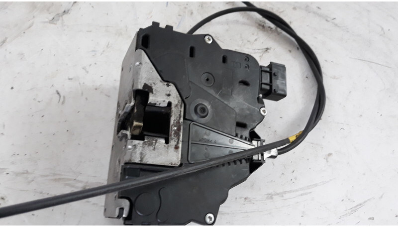Mercedes-Benz left side door lock - Karosseri og eksteriør for Lastebil: bilde 3 Mercedes-Benz left side door lock - Karosseri og eksteriør for Lastebil: bilde 3