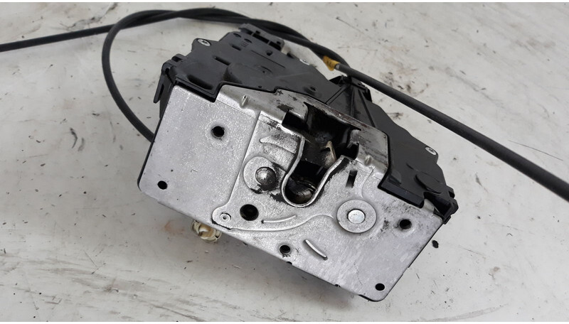 Mercedes-Benz left side door lock - Karosseri og eksteriør for Lastebil: bilde 1 Mercedes-Benz left side door lock - Karosseri og eksteriør for Lastebil: bilde 1