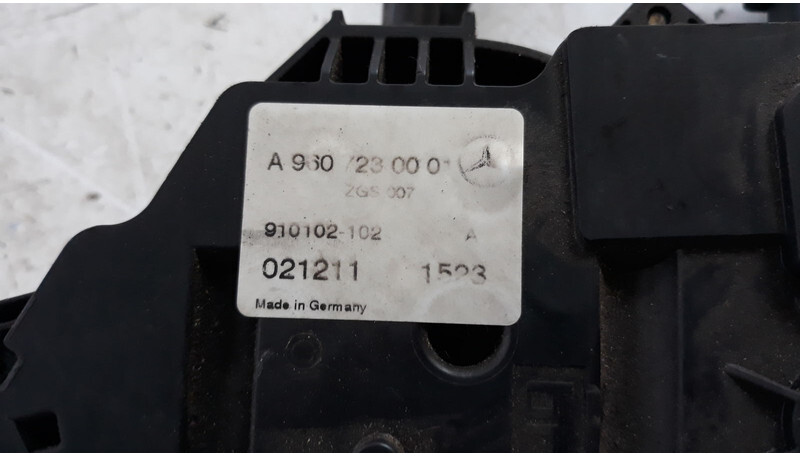 Mercedes-Benz left side door lock - Karosseri og eksteriør for Lastebil: bilde 5 Mercedes-Benz left side door lock - Karosseri og eksteriør for Lastebil: bilde 5