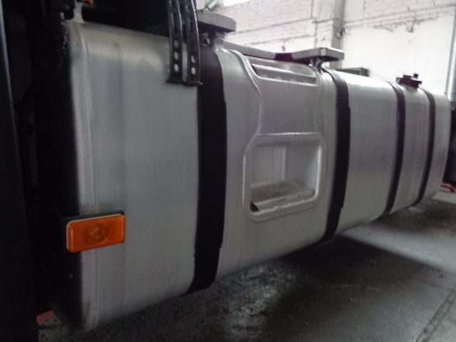 Volvo complete fuel tank with brackets and fuel pump, used or brand ne - Drivstofftank for Lastebil: bilde 5 Volvo complete fuel tank with brackets and fuel pump, used or brand ne - Drivstofftank for Lastebil: bilde 5