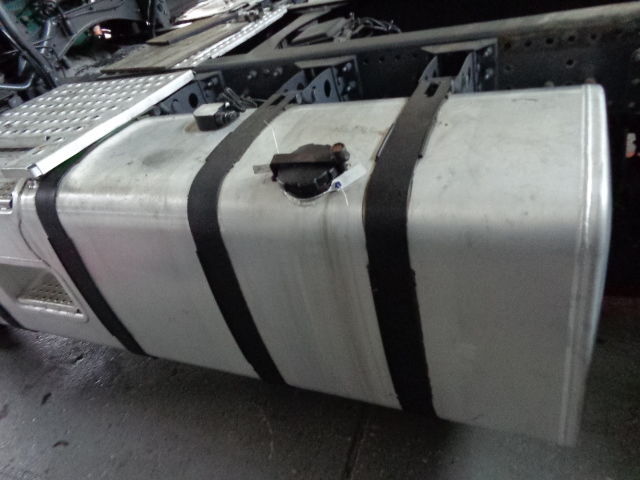 Volvo complete fuel tank with brackets and fuel pump, used or brand ne - Drivstofftank for Lastebil: bilde 1 Volvo complete fuel tank with brackets and fuel pump, used or brand ne - Drivstofftank for Lastebil: bilde 1
