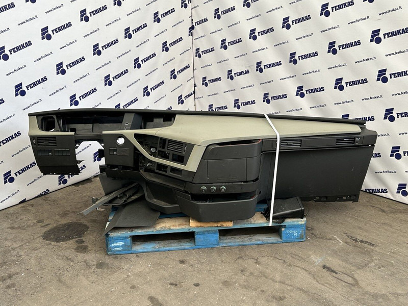 Volvo dashboard - Førerhus og interiør for Lastebil: bilde 1 Volvo dashboard - Førerhus og interiør for Lastebil: bilde 1