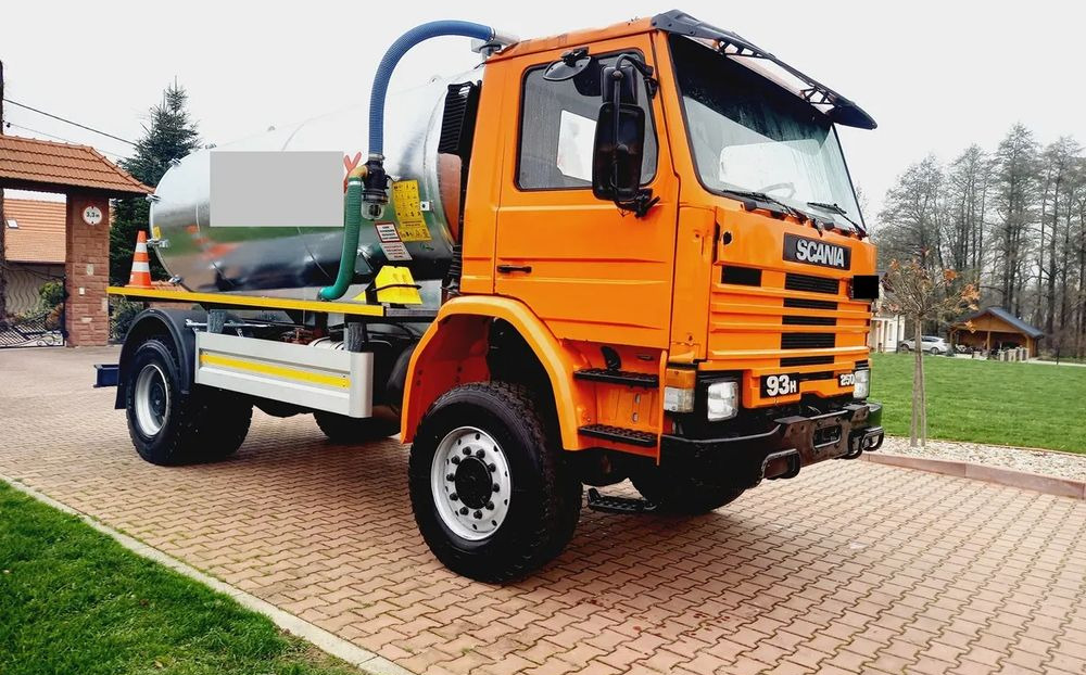 Scania 93 H 4X4 ALLROAD 4 WD - Tankbil: bilde 2 Scania 93 H 4X4 ALLROAD 4 WD - Tankbil: bilde 2