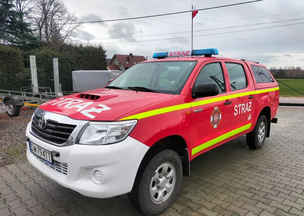 Toyota Hilux 2.5D 4x4, straż, strażacki, pożarniczy - Pickup: bilde 2 Toyota Hilux 2.5D 4x4, straż, strażacki, pożarniczy - Pickup: bilde 2