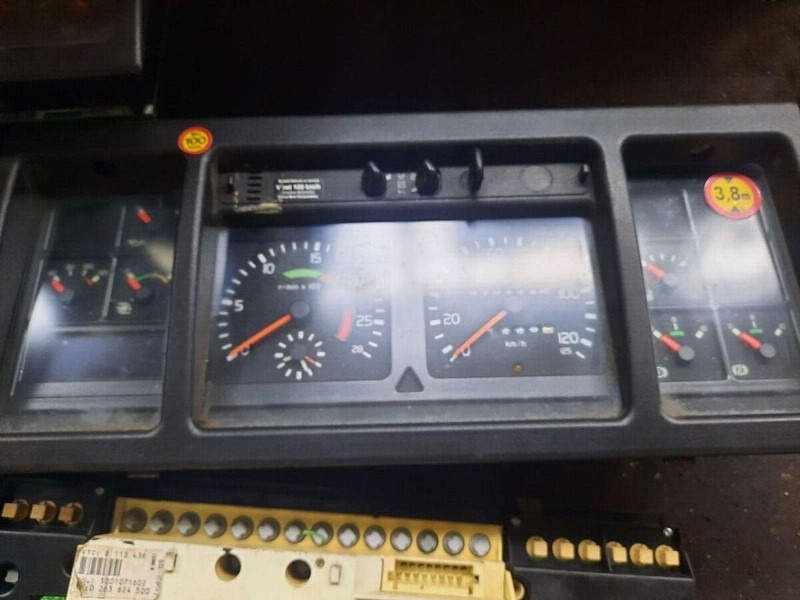 Volvo 70361832-1 . 70361831. 70329201-2 .22205475-P03. 70392912-P01/ - Instrumentpanel: bilde 4 Volvo 70361832-1 . 70361831. 70329201-2 .22205475-P03. 70392912-P01/ - Instrumentpanel: bilde 4