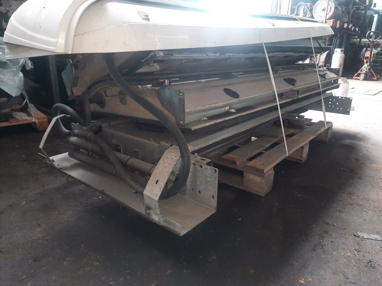 Volvo Sutruk Volvo b12 - Kondensator for Buss: bilde 5 Volvo Sutruk Volvo b12 - Kondensator for Buss: bilde 5