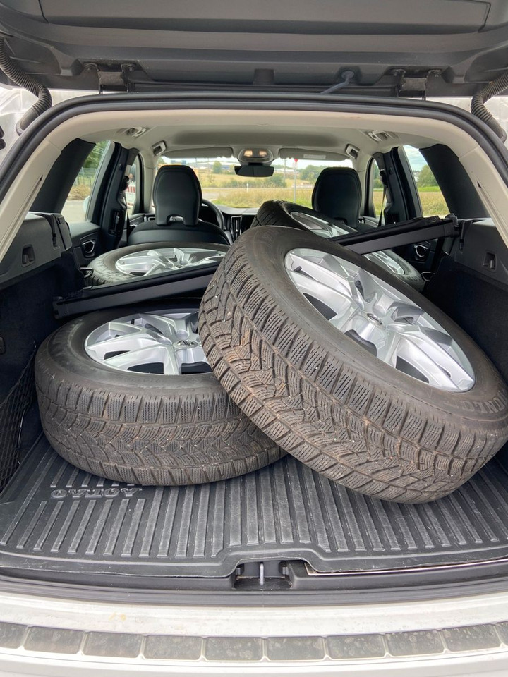 SUV Volvo XC 60 XC60 Momentum Pro AWD: bilde 11