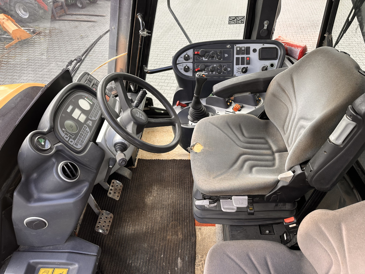 JCB FASTRAC 3230 - Traktor: bilde 5 JCB FASTRAC 3230 - Traktor: bilde 5