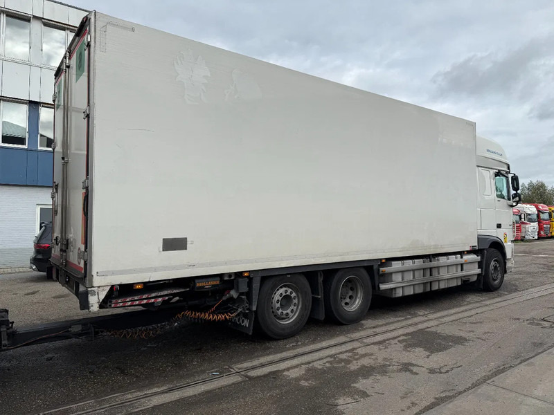 DAF XF 480 6X2 + 2 AXLE HANGER + TRS COOLING + DHOLLANDIA LIFT (2x) - Lastebil med kjøl: bilde 4 DAF XF 480 6X2 + 2 AXLE HANGER + TRS COOLING + DHOLLANDIA LIFT (2x) - Lastebil med kjøl: bilde 4
