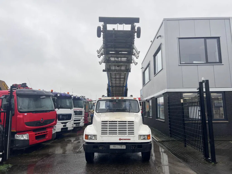 International 4600 4x2 210HP + TEUPEN hyLIFT - Lastebil: bilde 2 International 4600 4x2 210HP + TEUPEN hyLIFT - Lastebil: bilde 2