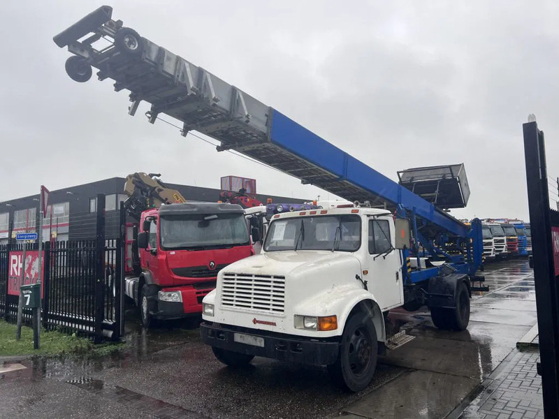 International 4600 4x2 210HP + TEUPEN hyLIFT - Lastebil: bilde 1 International 4600 4x2 210HP + TEUPEN hyLIFT - Lastebil: bilde 1