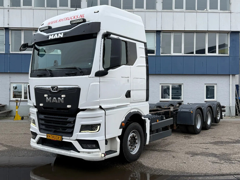 MAN TGX 35.580 8X4 EURO 6 + STEERING AXLE - Chassis lastebil: bilde 1 MAN TGX 35.580 8X4 EURO 6 + STEERING AXLE - Chassis lastebil: bilde 1
