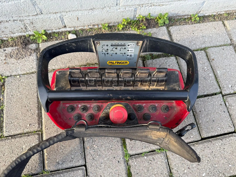 Scania G370 4X4 EURO 6 + 3-SIDE TIPPER + PALFINGER PK9002 + REMOTE - Kranbil: bilde 5 Scania G370 4X4 EURO 6 + 3-SIDE TIPPER + PALFINGER PK9002 + REMOTE - Kranbil: bilde 5