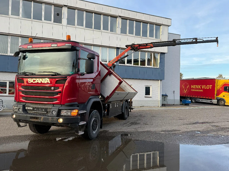 Scania G370 4X4 EURO 6 + 3-SIDE TIPPER + PALFINGER PK9002 + REMOTE - Tippbil, Kranbil: bilde 2 Scania G370 4X4 EURO 6 + 3-SIDE TIPPER + PALFINGER PK9002 + REMOTE - Tippbil, Kranbil: bilde 2