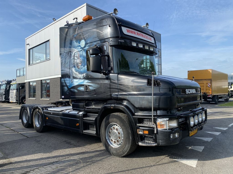 Scania T164-580 V8 6X2 + RETARDER + KIEPHYDRAULIEK - EURO 3 - MANUAL GEAR - Trekkvogn: bilde 1 Scania T164-580 V8 6X2 + RETARDER + KIEPHYDRAULIEK - EURO 3 - MANUAL GEAR - Trekkvogn: bilde 1