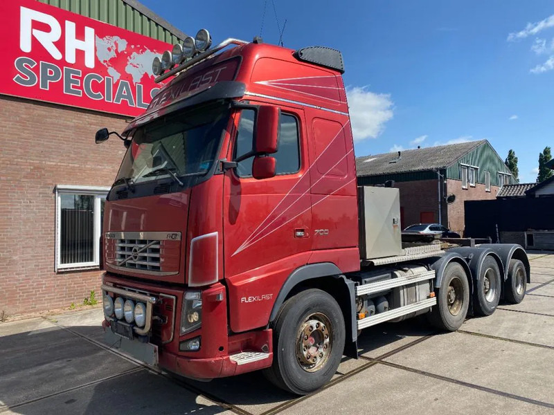 Volvo FH 16.700 FH16-700 8X4 140 TON FULL STEEL - Trekkvogn: bilde 2 Volvo FH 16.700 FH16-700 8X4 140 TON FULL STEEL - Trekkvogn: bilde 2