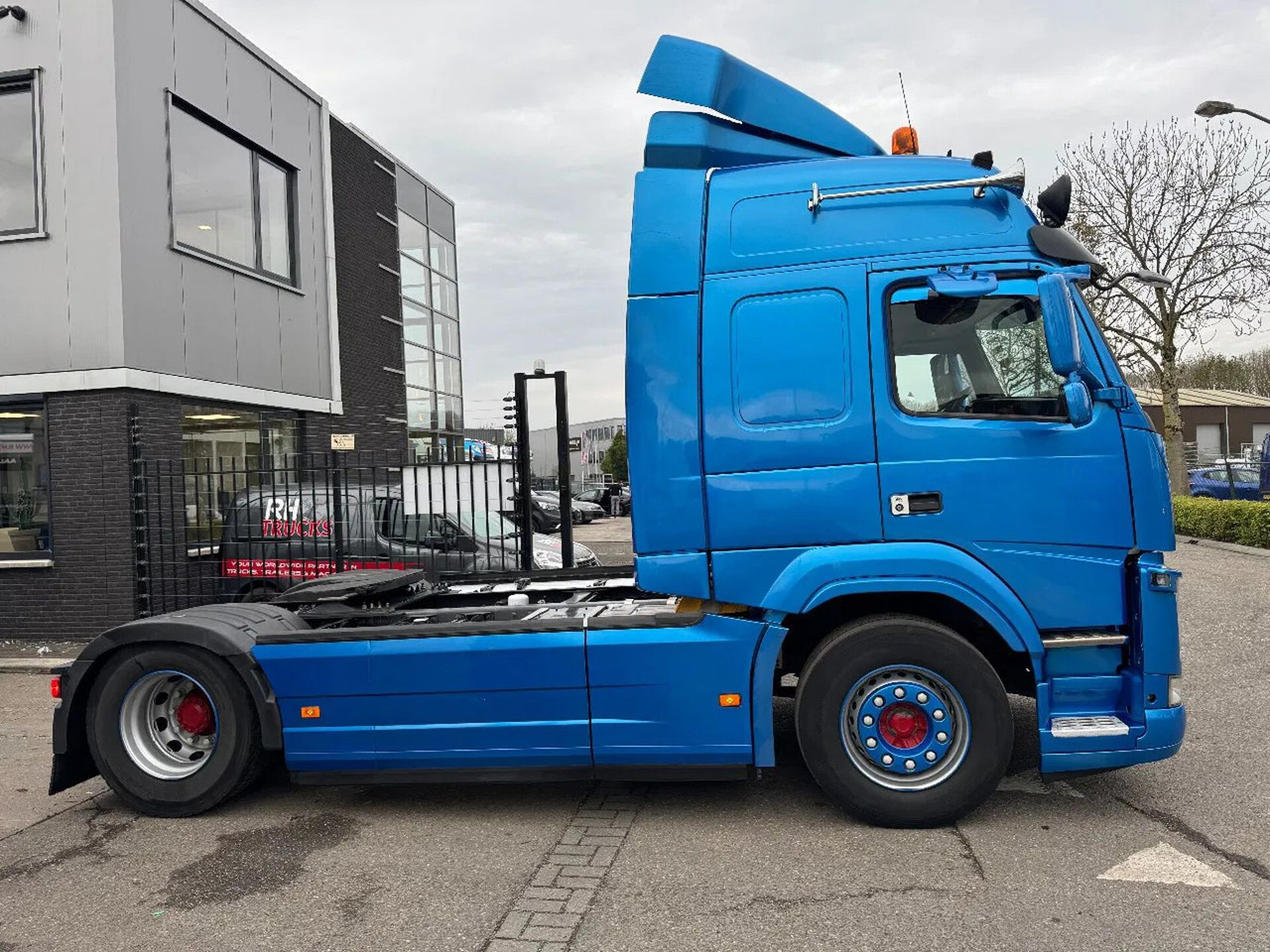 Volvo FM 370 4X2 SPOILERS EURO 6 SKIRTS HOLLAND TRUCK - Trekkvogn: bilde 4 Volvo FM 370 4X2 SPOILERS EURO 6 SKIRTS HOLLAND TRUCK - Trekkvogn: bilde 4