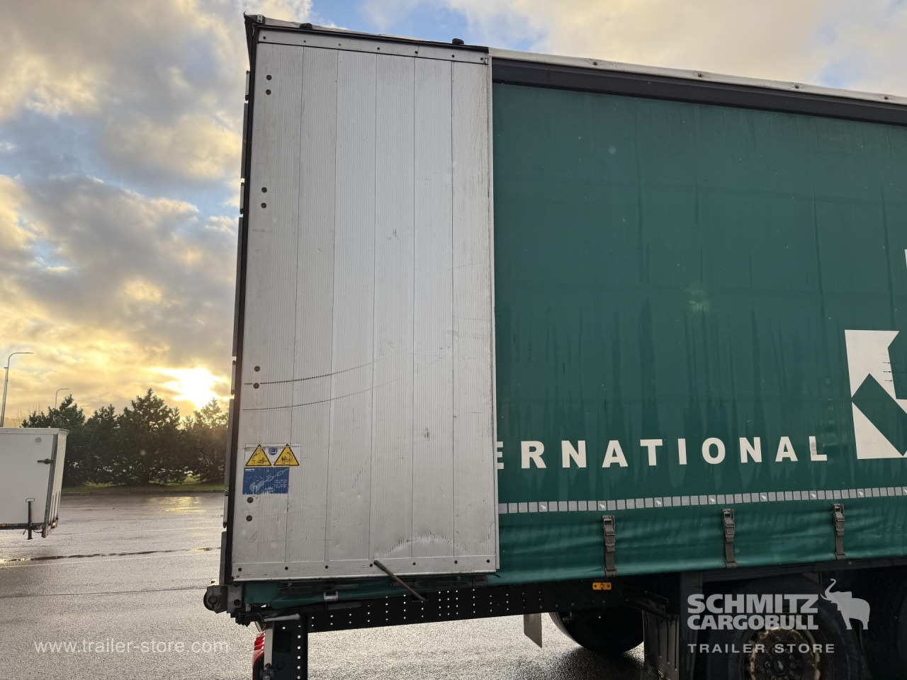 SCHMITZ Curtainsider Standard - Gardintrailer: bilde 2 SCHMITZ Curtainsider Standard - Gardintrailer: bilde 2
