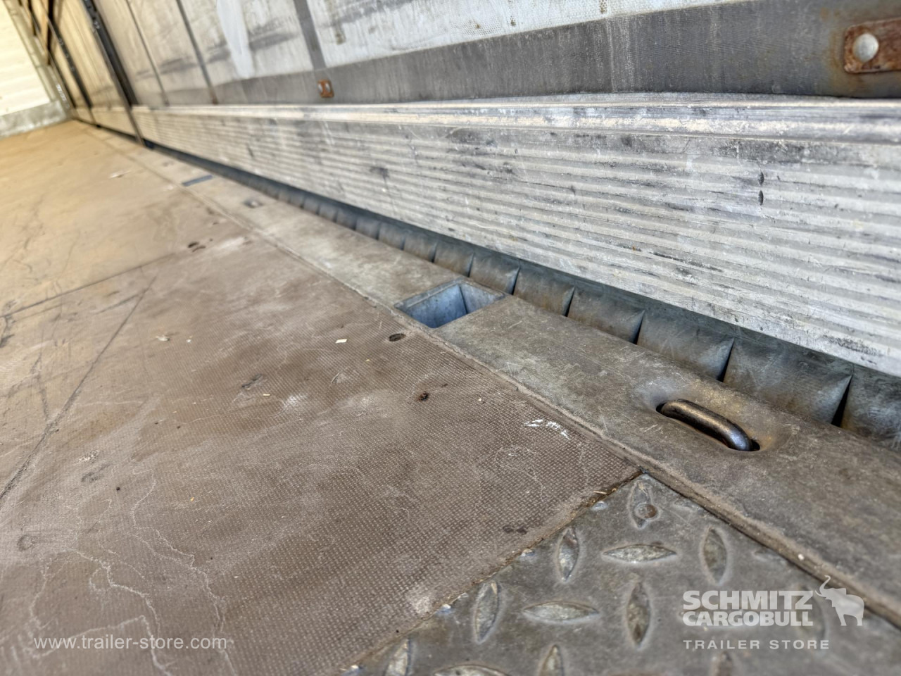 SCHMITZ Curtainsider Standard - Gardintrailer: bilde 4 SCHMITZ Curtainsider Standard - Gardintrailer: bilde 4