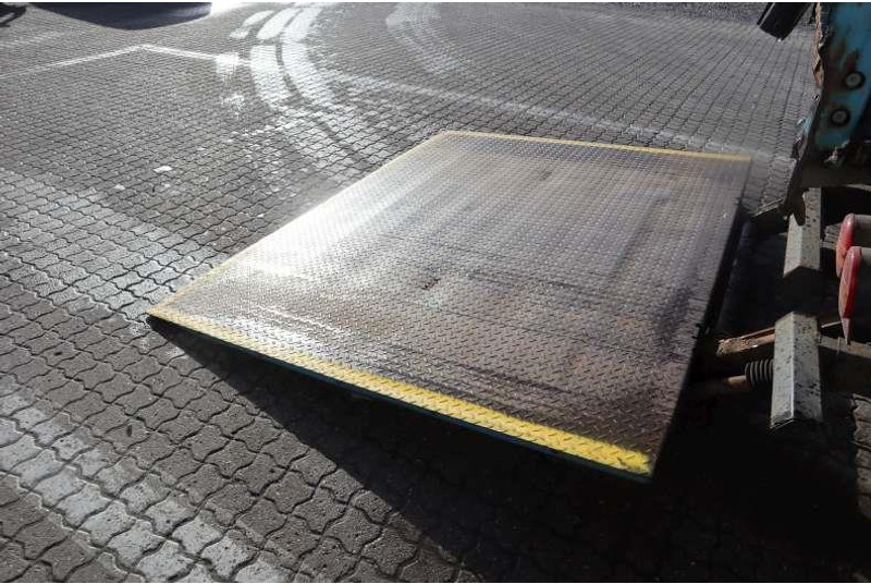 Semitrailer Krone 34 pl. Curtainsider/Planenauflieger/Gardintrailer: bilde 8 Semitrailer Krone 34 pl. Curtainsider/Planenauflieger/Gardintrailer: bilde 8