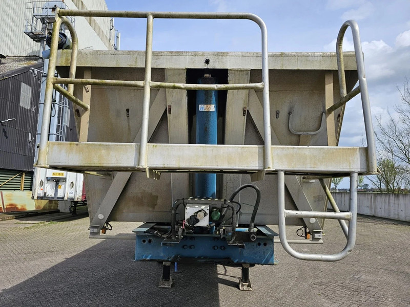 Kaiser STEEL CHASSIS - ALU BUCKET - STEELSPRING - DRUM BRAKES - Tippsemi: bilde 2 Kaiser STEEL CHASSIS - ALU BUCKET - STEELSPRING - DRUM BRAKES - Tippsemi: bilde 2