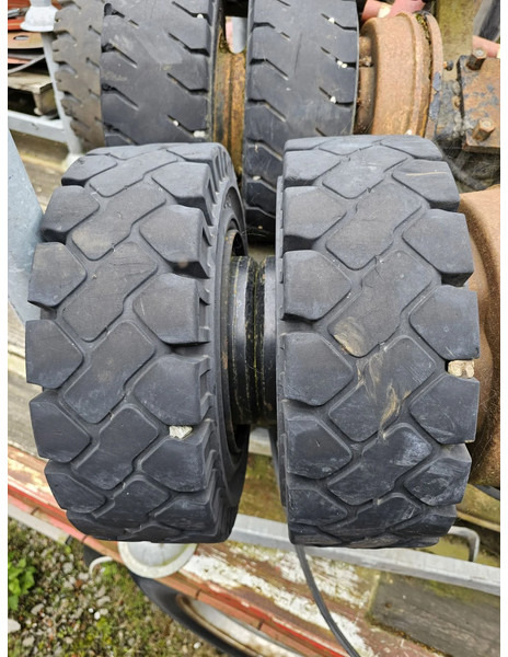 Michelin 18x7-8 (180/70-8) full rubber - Dekk: bilde 1 Michelin 18x7-8 (180/70-8) full rubber - Dekk: bilde 1