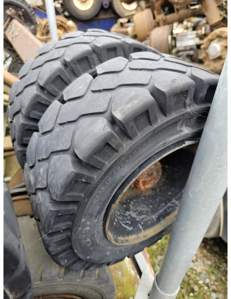 Michelin 18x7-8 (180/70-8) full rubber - Dekk: bilde 2 Michelin 18x7-8 (180/70-8) full rubber - Dekk: bilde 2
