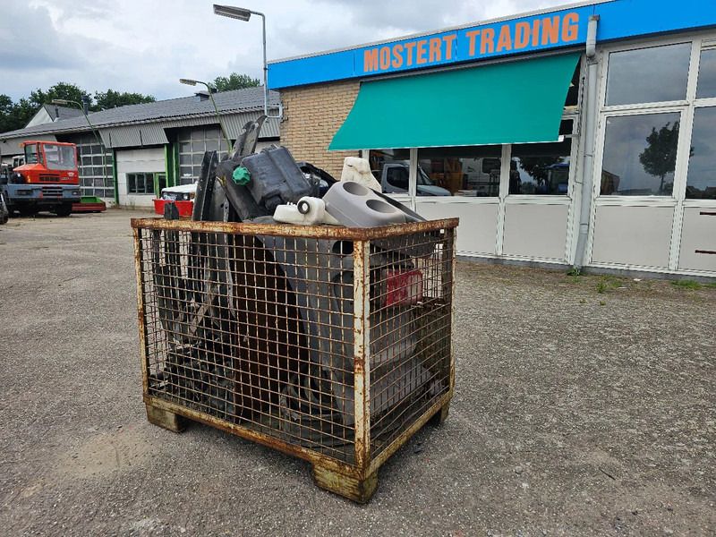 MAN Bak met vrachtwagen onderdelen - Reservedeler for Lastebil: bilde 1 MAN Bak met vrachtwagen onderdelen - Reservedeler for Lastebil: bilde 1