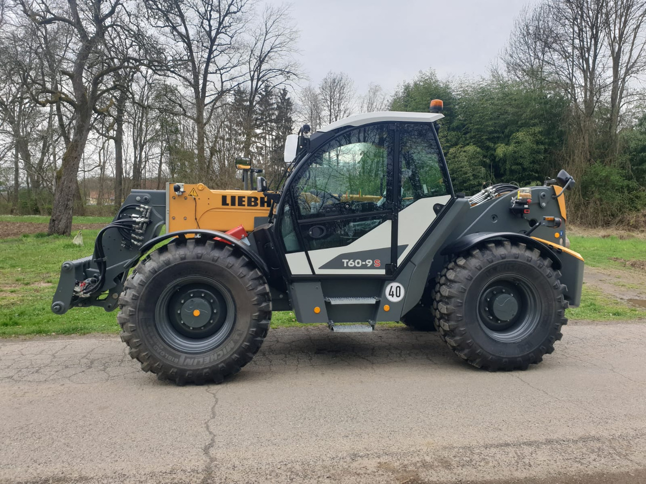 LIEBHERR T 60-9s - Teleskoplastere: bilde 1 LIEBHERR T 60-9s - Teleskoplastere: bilde 1