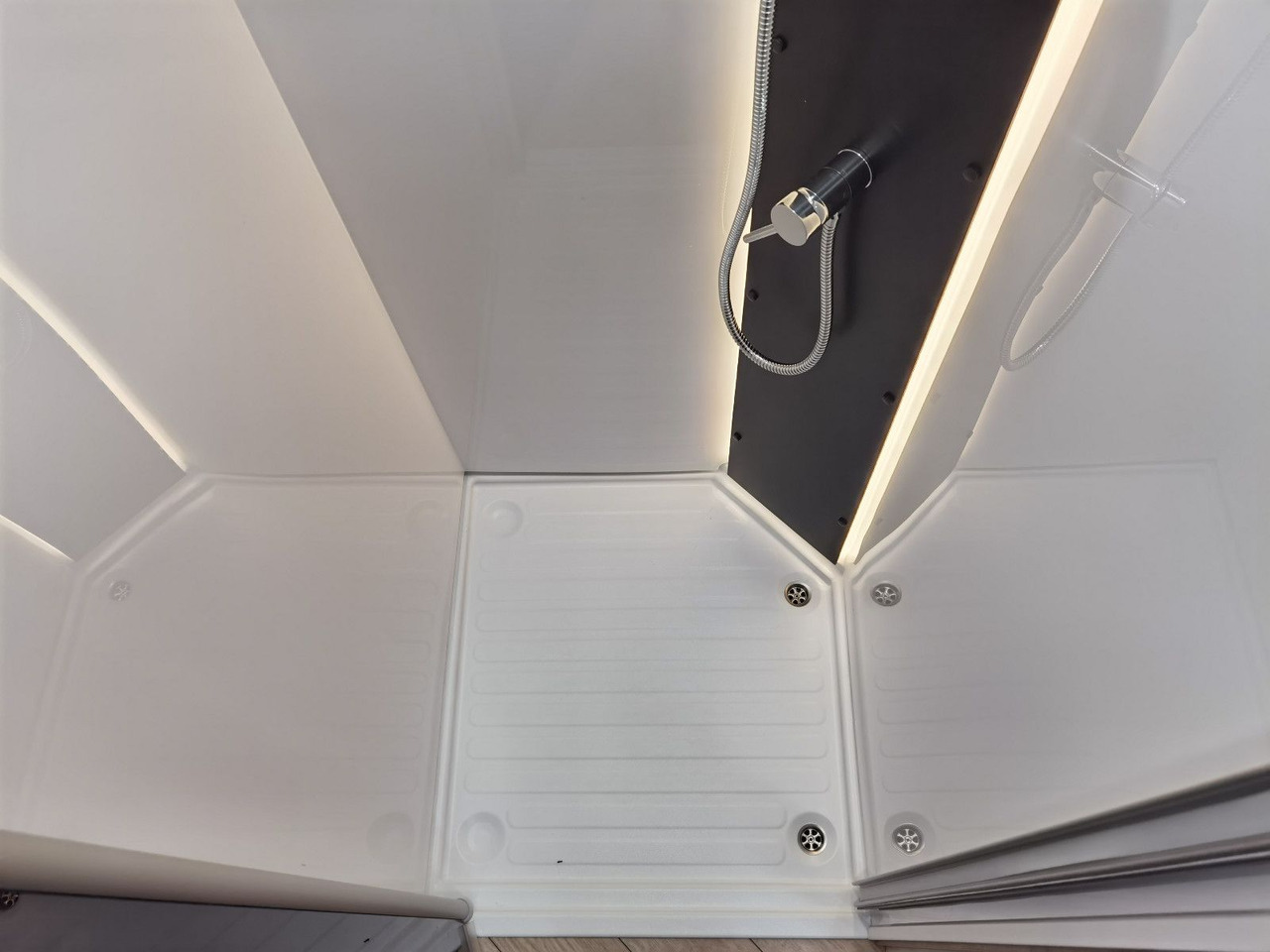 Leie  Chausson 640 TITANIUM /- 2026 - / XXL - HUBBETT & RAUMBAD Chausson 640 TITANIUM /- 2026 - / XXL - HUBBETT & RAUMBAD: bilde 17