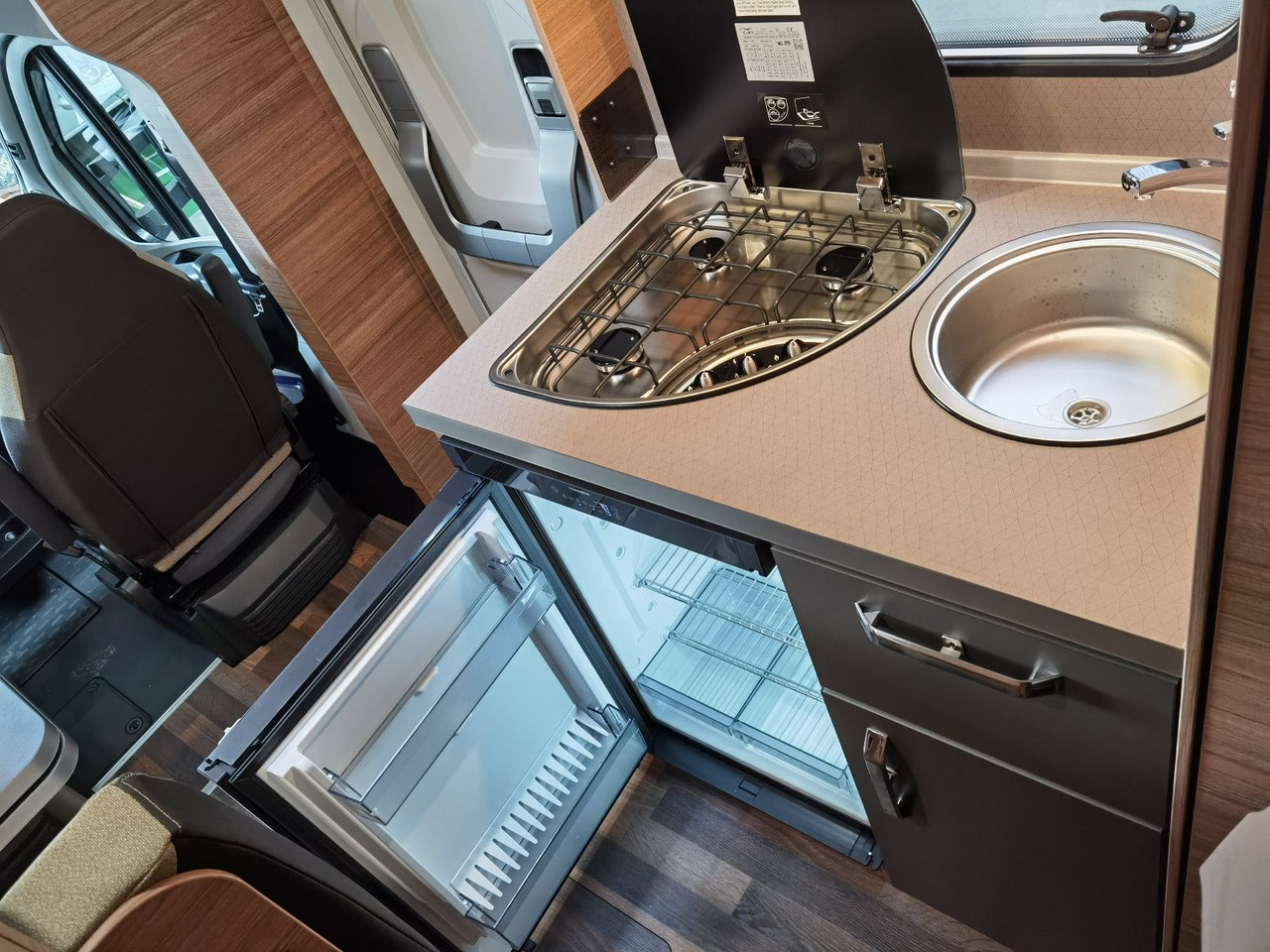 Alkovebil Weinsberg CARAHOME 550 MG /- 2025 - / 140 PS / NUR 5.97M: bilde 18 Alkovebil Weinsberg CARAHOME 550 MG /- 2025 - / 140 PS / NUR 5.97M: bilde 18