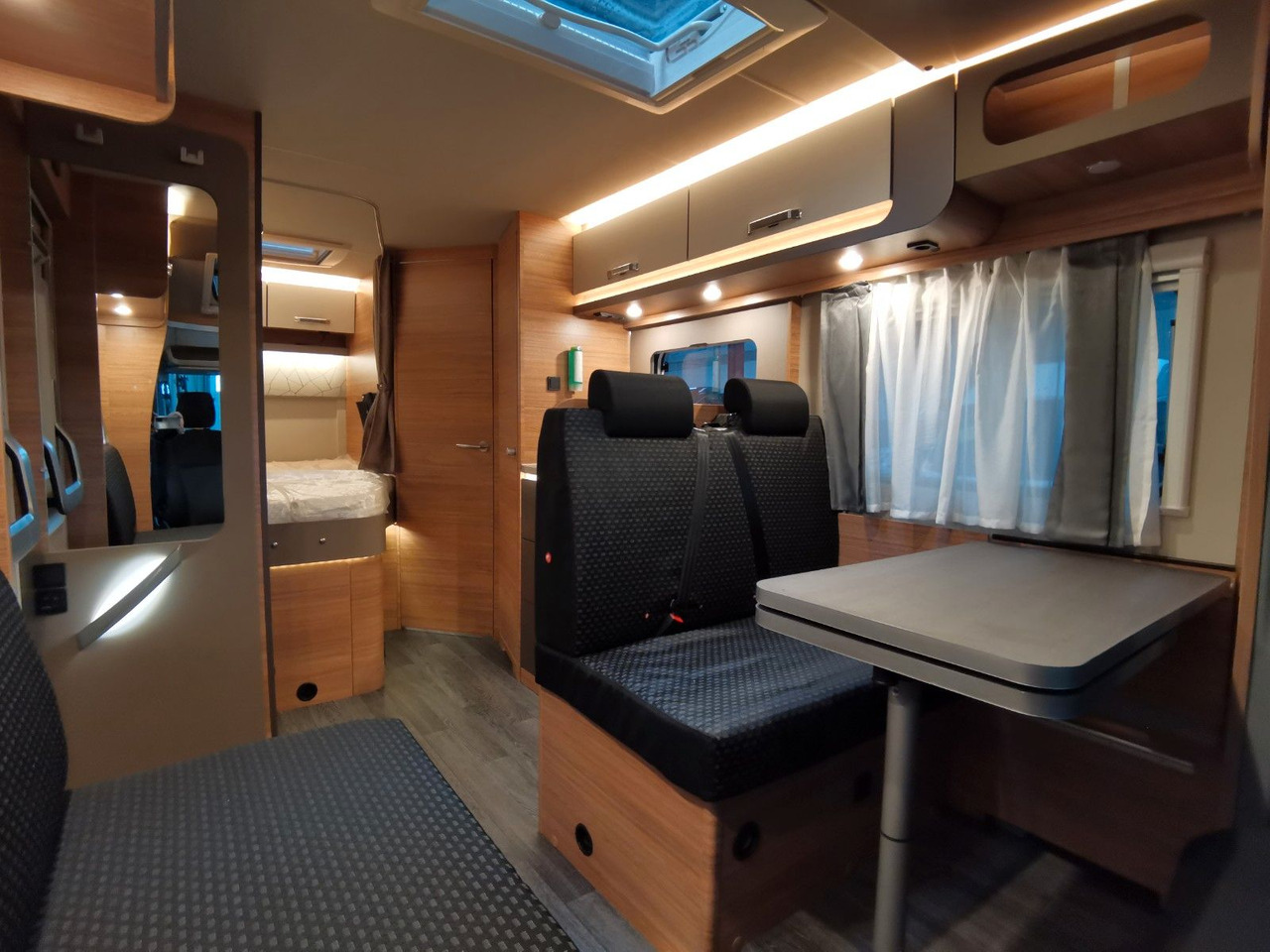 Halvintegrert bobil Weinsberg CARALOFT 650 MF /-2024-/ 155PS / SEITENBETT: bilde 12