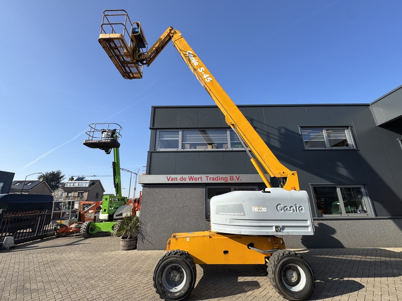 Genie S45 4x4 DEUTZ DIESEL 3000uur 15,7M Werkhoogte - Teleskoplift: bilde 3 Genie S45 4x4 DEUTZ DIESEL 3000uur 15,7M Werkhoogte - Teleskoplift: bilde 3